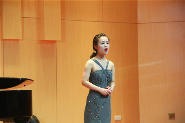 公司成功举办2012级毕业生专场音乐会