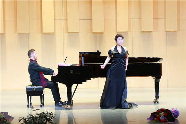 2017112208395914.jpg 周其玮“皎月之光”独唱音乐会成功举办