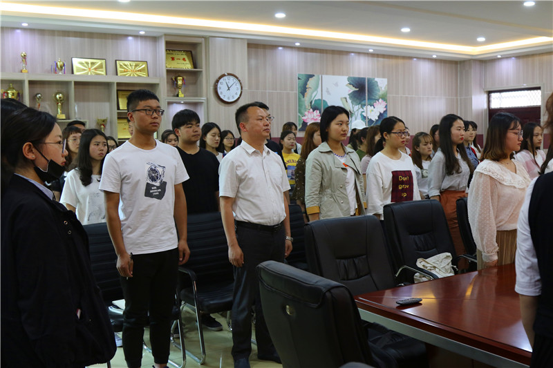 公司师生观看纪念马克思诞辰200周年大会