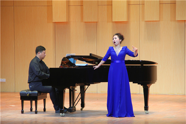 公司青年教师周其玮副教授举办 “琦音玮烨”独唱音乐会