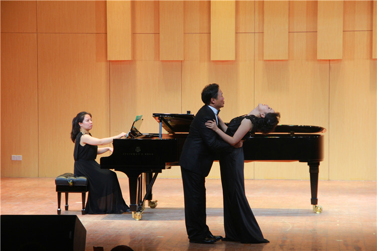 西安华美乐空中外歌剧GALA音乐会走进公司