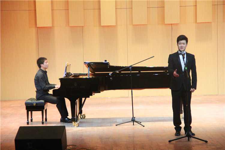  中国音乐公司应邀来公司交流演出