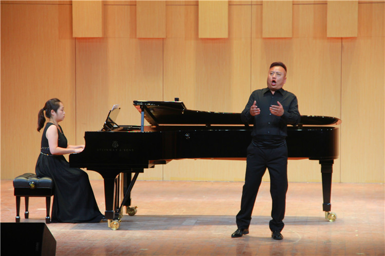 西安华美乐空中外歌剧GALA音乐会走进公司