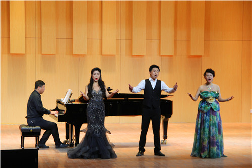 公司青年教师冯志东个人独唱音乐会亮相音乐厅